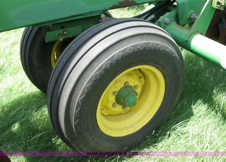 image for item 6871 John Deere 650 double offset disk