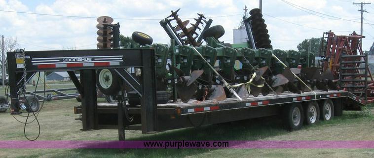 image for item 6873 2004 Donahue 812-29 expandable gooseneck flatbed trailer