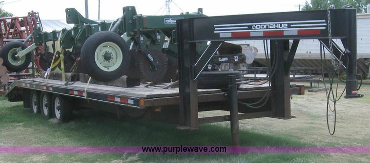 image for item 6873 2004 Donahue 812-29 expandable gooseneck flatbed trailer