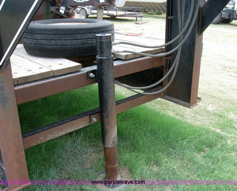 image for item 6873 2004 Donahue 812-29 expandable gooseneck flatbed trailer