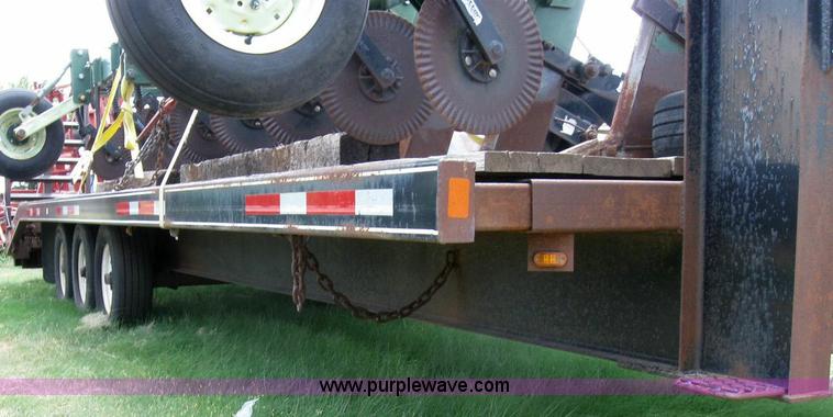 image for item 6873 2004 Donahue 812-29 expandable gooseneck flatbed trailer