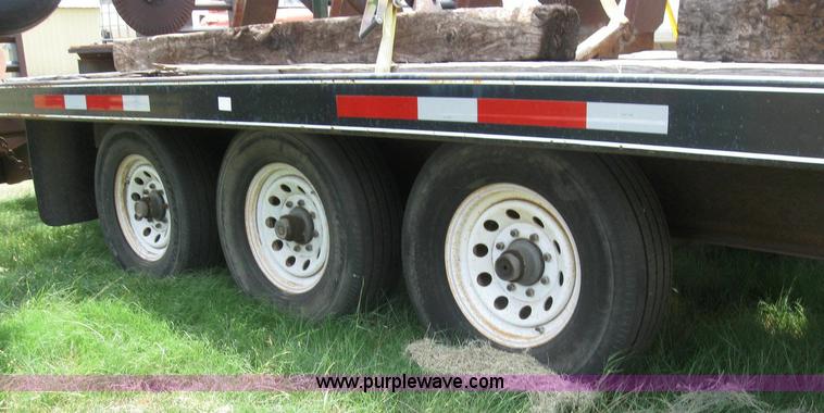 image for item 6873 2004 Donahue 812-29 expandable gooseneck flatbed trailer