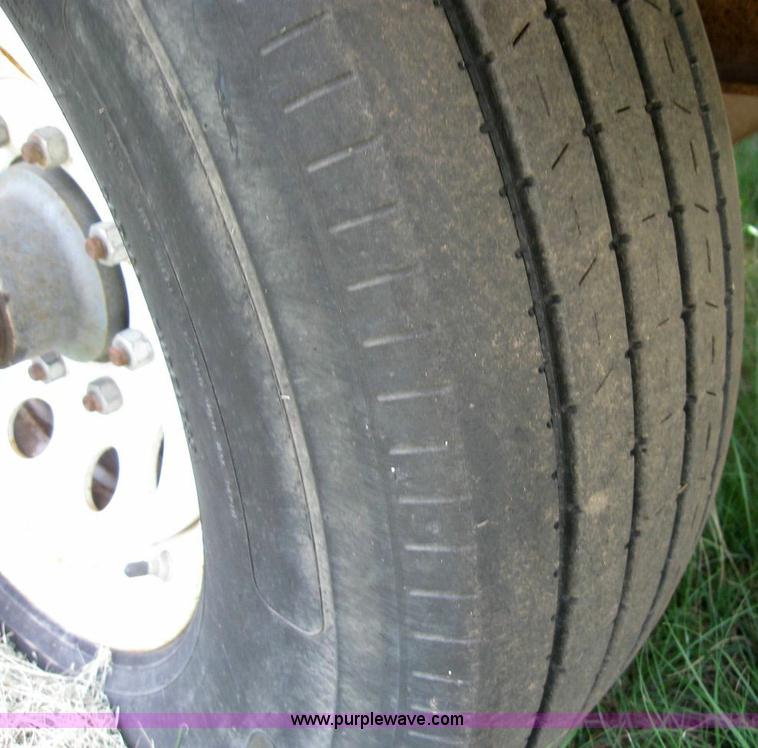 image for item 6873 2004 Donahue 812-29 expandable gooseneck flatbed trailer