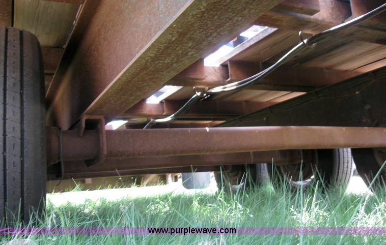 image for item 6873 2004 Donahue 812-29 expandable gooseneck flatbed trailer