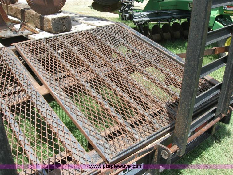 image for item 6873 2004 Donahue 812-29 expandable gooseneck flatbed trailer