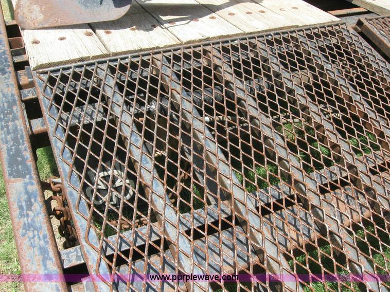 image for item 6873 2004 Donahue 812-29 expandable gooseneck flatbed trailer