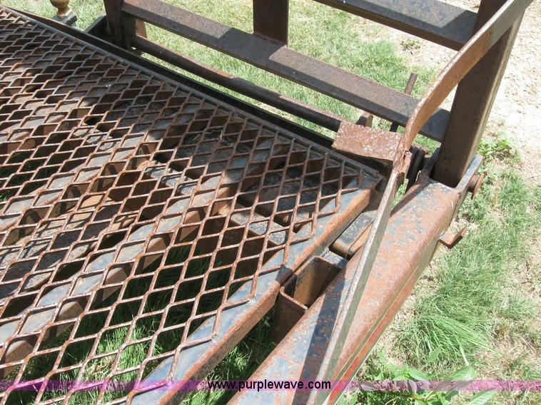 image for item 6873 2004 Donahue 812-29 expandable gooseneck flatbed trailer