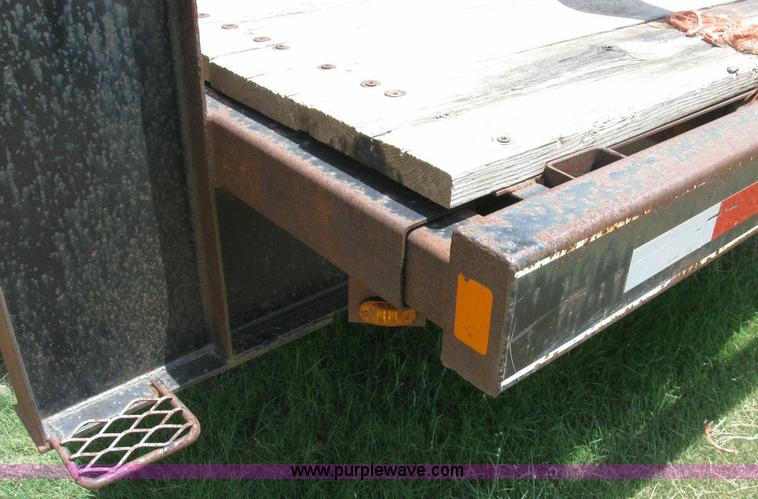 image for item 6873 2004 Donahue 812-29 expandable gooseneck flatbed trailer