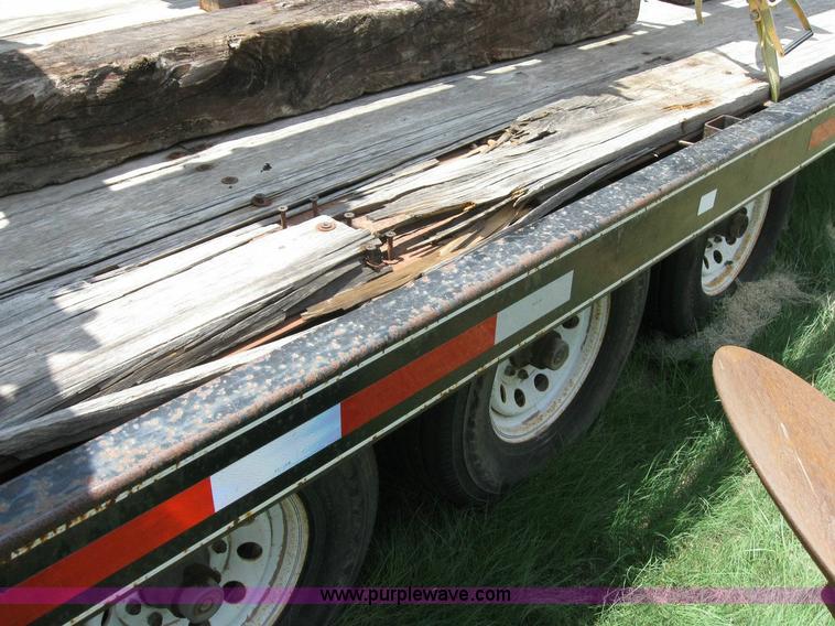 image for item 6873 2004 Donahue 812-29 expandable gooseneck flatbed trailer