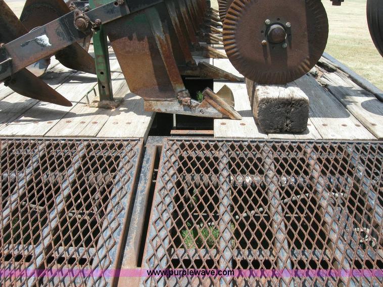 image for item 6873 2004 Donahue 812-29 expandable gooseneck flatbed trailer