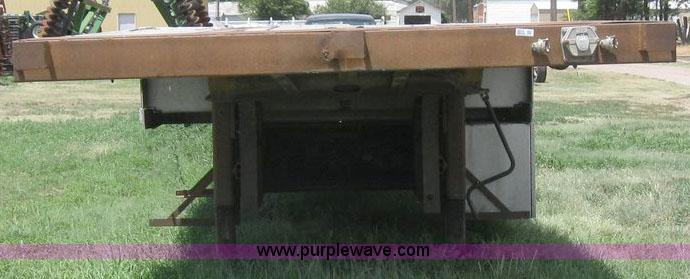 image for item 6874 2000 Wabash 52' spread axle flatbed trailer