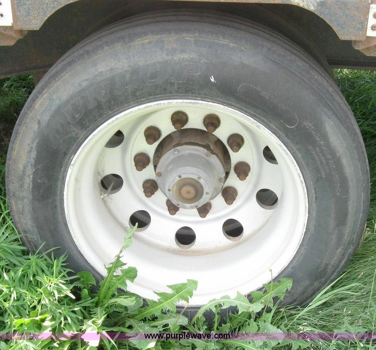 image for item 6874 2000 Wabash 52' spread axle flatbed trailer