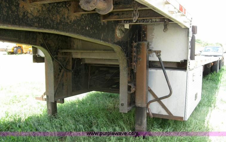 image for item 6874 2000 Wabash 52' spread axle flatbed trailer