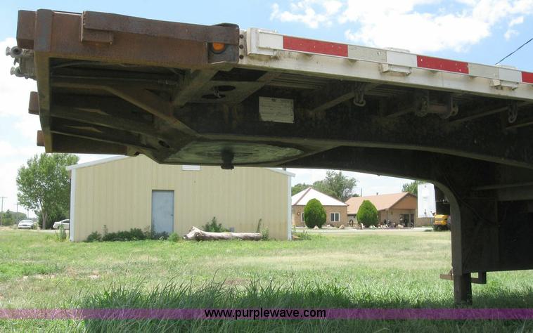 image for item 6874 2000 Wabash 52' spread axle flatbed trailer