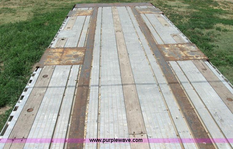 image for item 6874 2000 Wabash 52' spread axle flatbed trailer