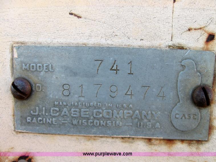 image for item 7233 1961 Case 741 tractor