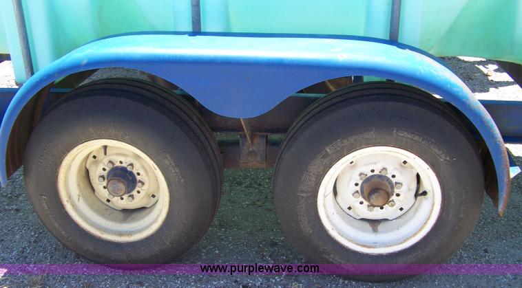 image for item 8002 1000 gallon liquid transfer tank trailer