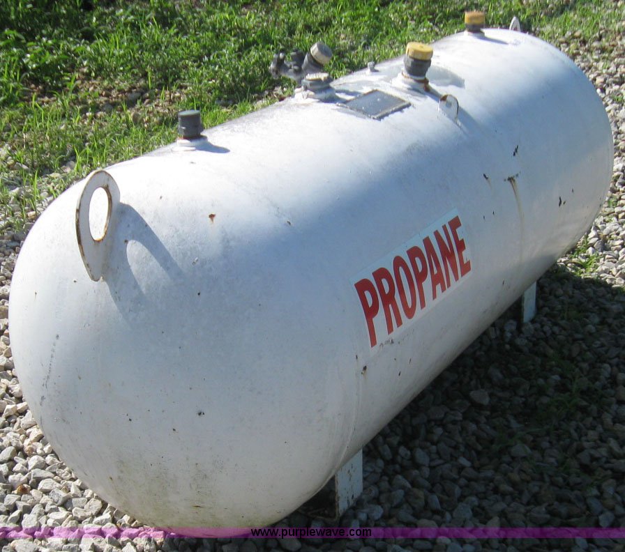 Propane tank in Lawrence, KS Item 2237 sold Purple Wave