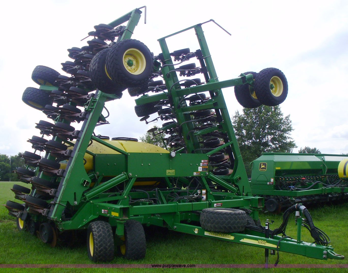 2003 John Deere 1890 42 ft. air seeder in Independence, KS Item 3511