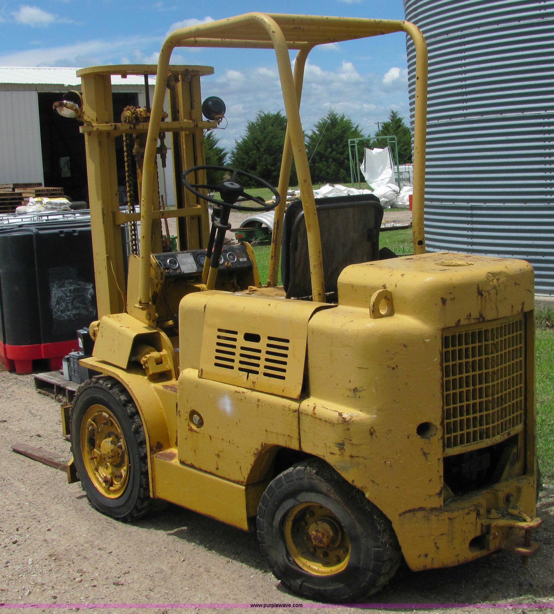 Allis Chalmers FP4024 forklift in Oxford, KS Item 6631 sold Purple