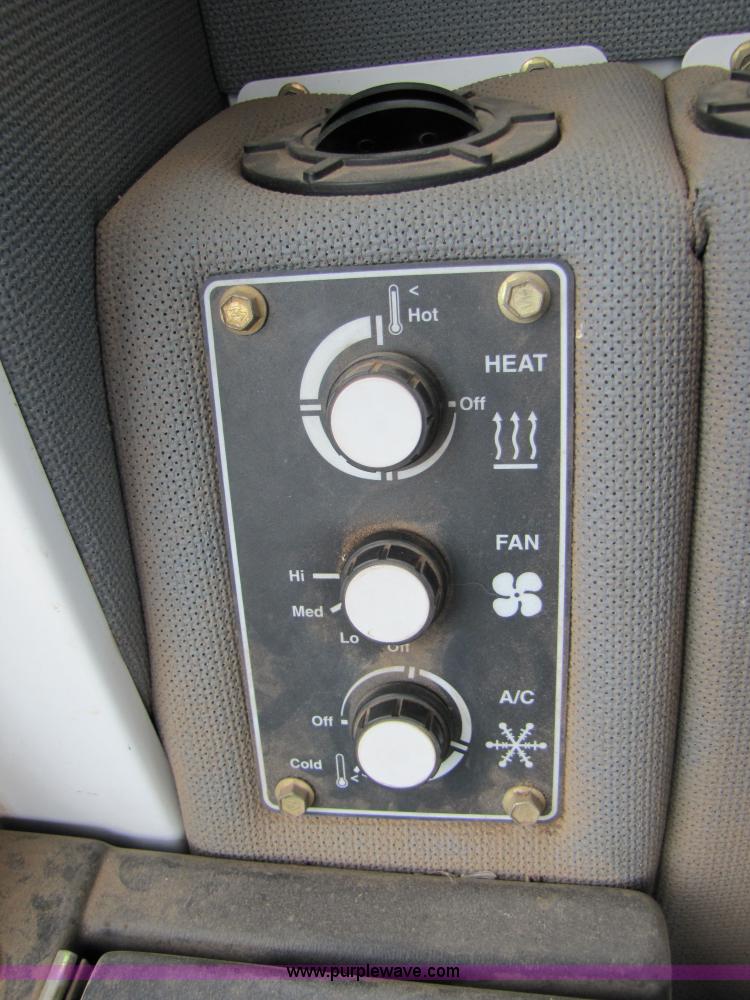 image for item 3493 2002 SpraCoupe 4440 sprayer