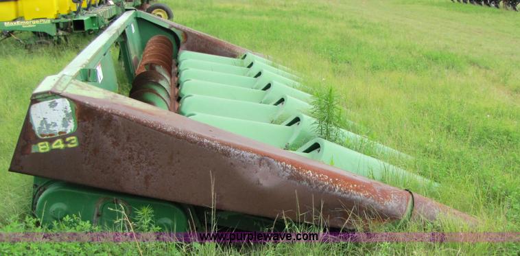image for item 3499 1991 John Deere 843 corn head