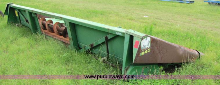 image for item 3499 1991 John Deere 843 corn head