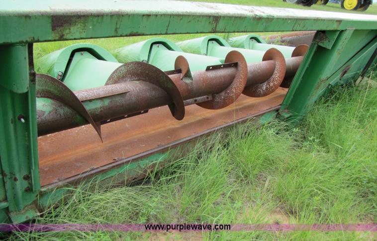 image for item 3499 1991 John Deere 843 corn head