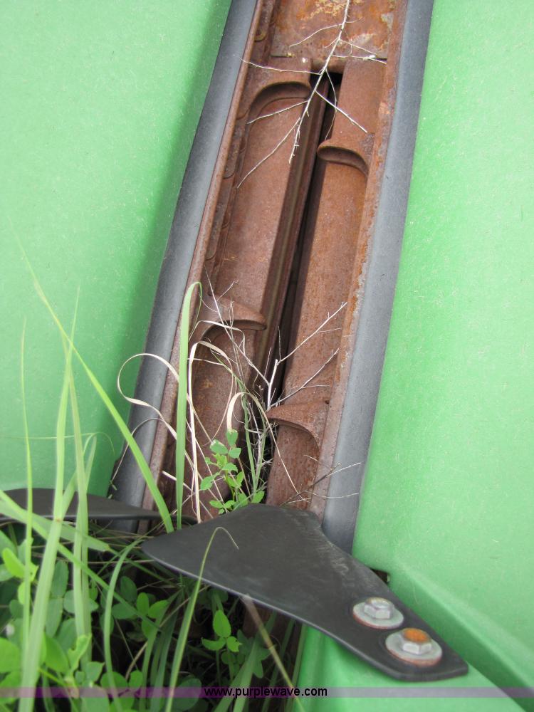 image for item 3499 1991 John Deere 843 corn head