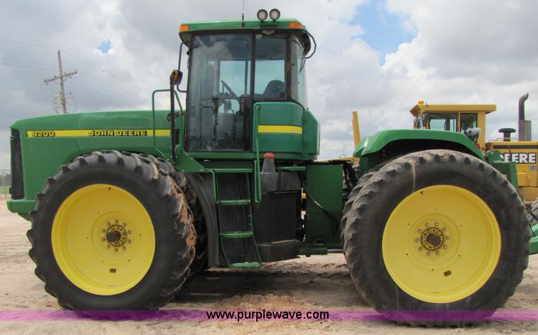 image for item 3505 2000 John Deere 9200 4WD tractor