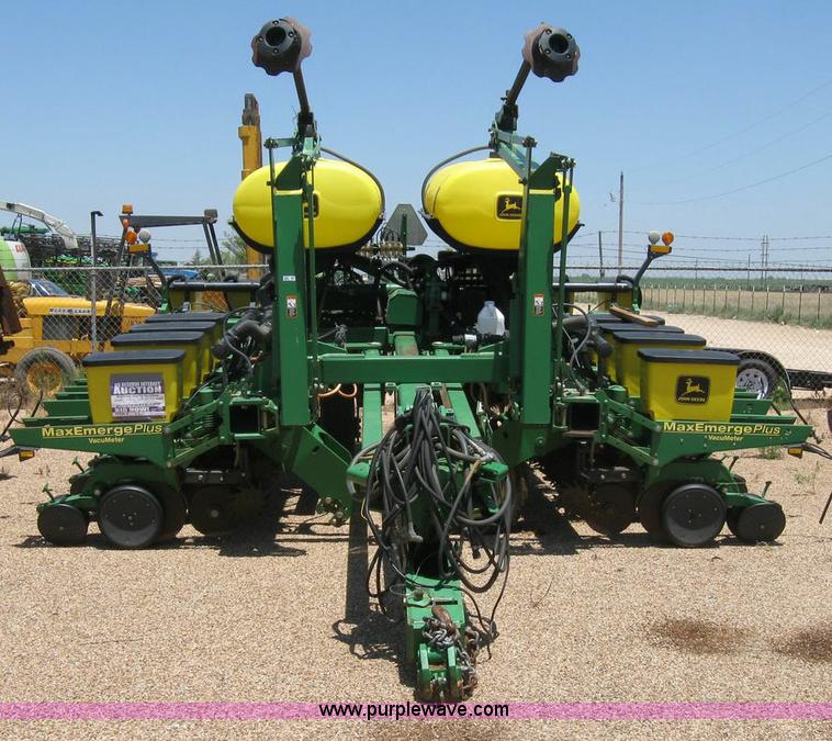 image for item 6807 1998 John Deere 1780 conservation planter