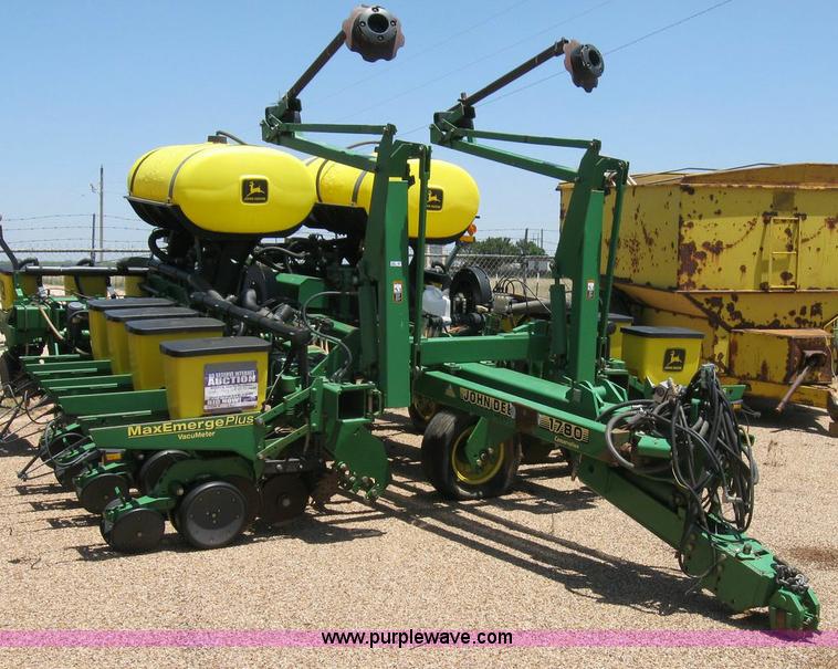 image for item 6807 1998 John Deere 1780 conservation planter