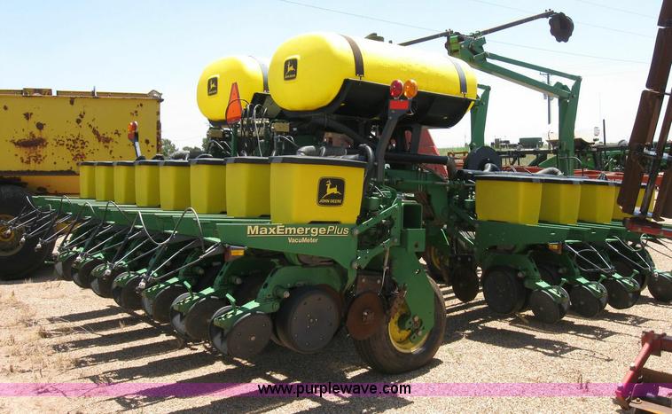 image for item 6807 1998 John Deere 1780 conservation planter