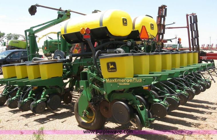 image for item 6807 1998 John Deere 1780 conservation planter