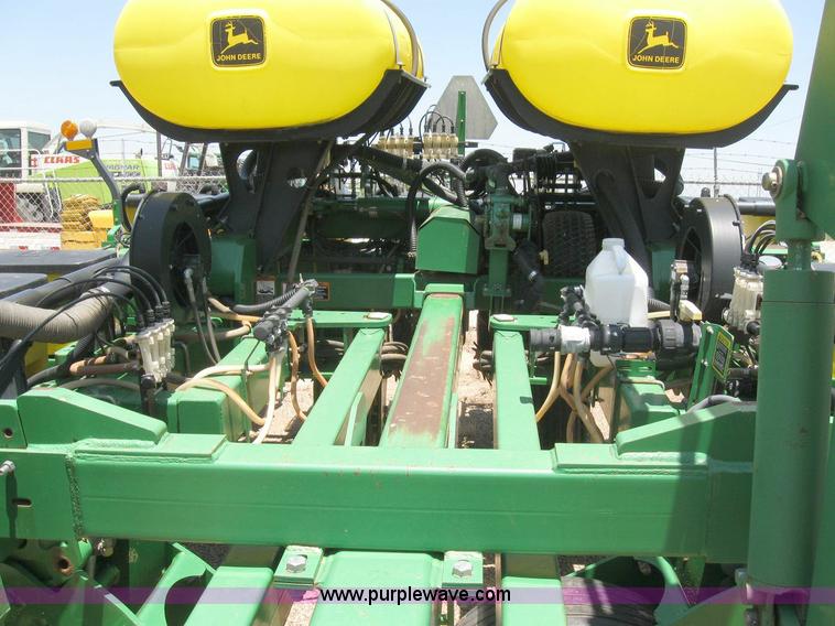 image for item 6807 1998 John Deere 1780 conservation planter