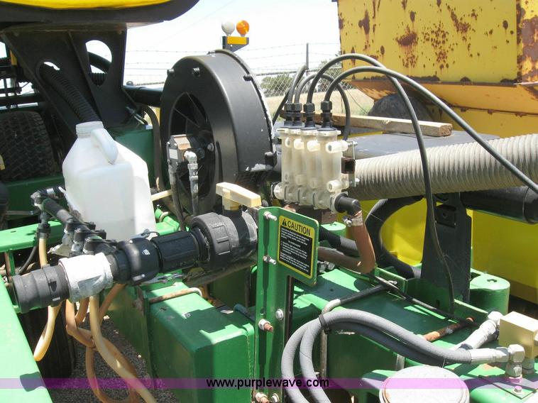 image for item 6807 1998 John Deere 1780 conservation planter