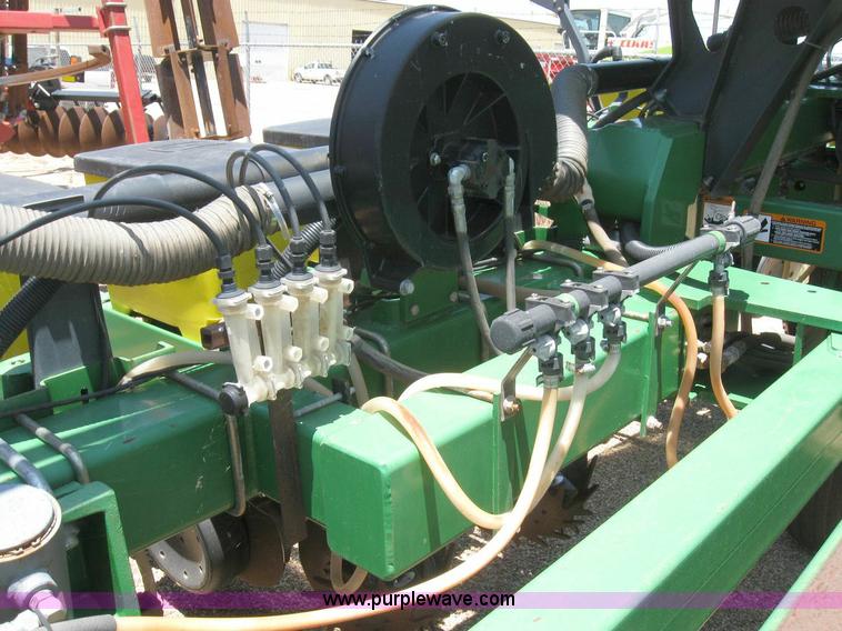 image for item 6807 1998 John Deere 1780 conservation planter