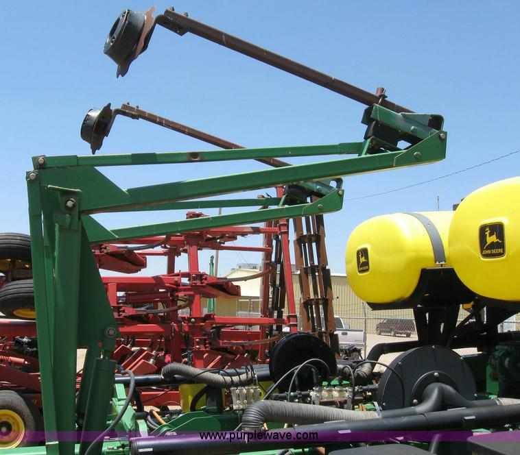 image for item 6807 1998 John Deere 1780 conservation planter