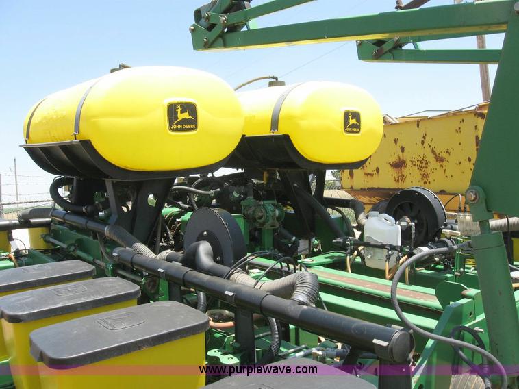 image for item 6807 1998 John Deere 1780 conservation planter