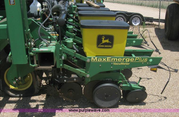 image for item 6807 1998 John Deere 1780 conservation planter
