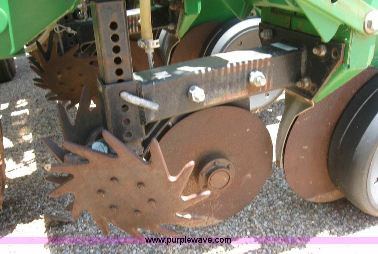 image for item 6807 1998 John Deere 1780 conservation planter