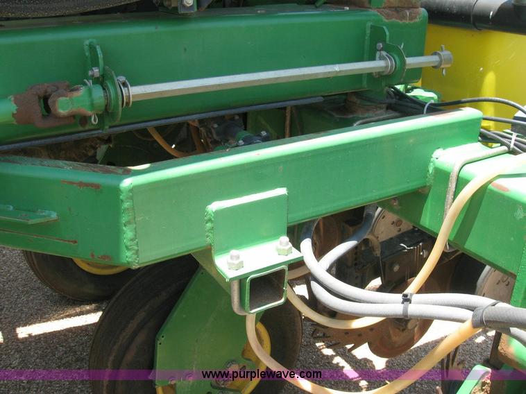 image for item 6807 1998 John Deere 1780 conservation planter