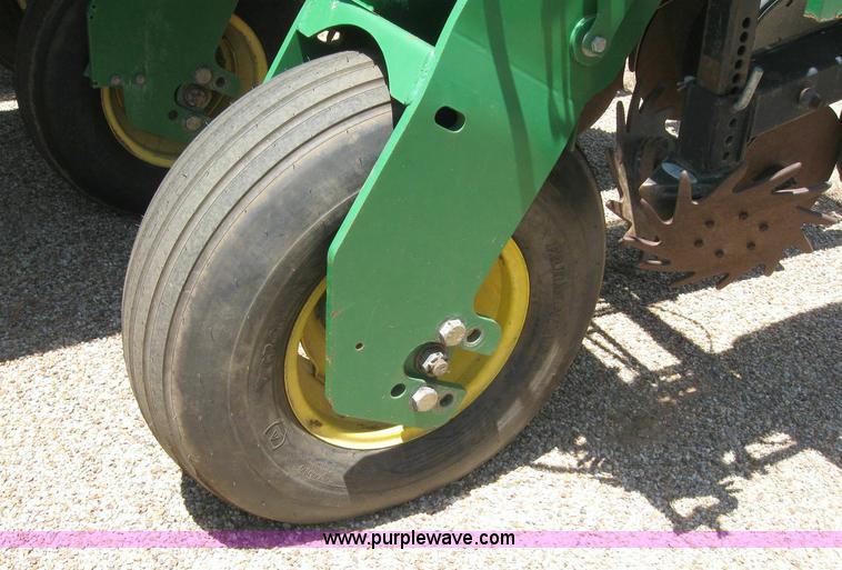 image for item 6807 1998 John Deere 1780 conservation planter