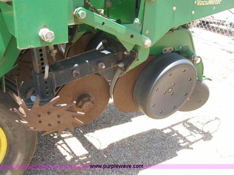 image for item 6807 1998 John Deere 1780 conservation planter