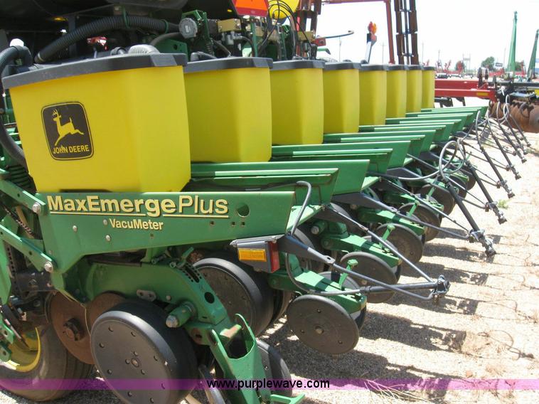 image for item 6807 1998 John Deere 1780 conservation planter