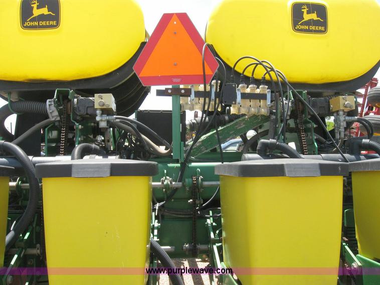 image for item 6807 1998 John Deere 1780 conservation planter