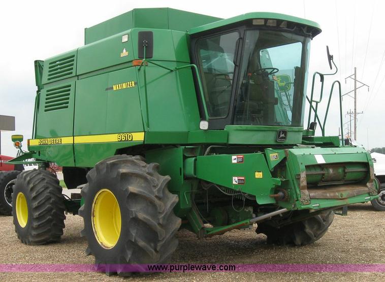 image for item 6875 1999 John Deere 9610 combine