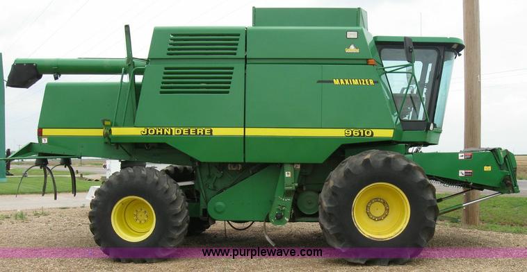 image for item 6875 1999 John Deere 9610 combine