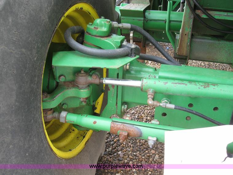 image for item 6875 1999 John Deere 9610 combine