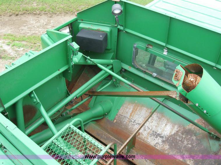 image for item 6875 1999 John Deere 9610 combine